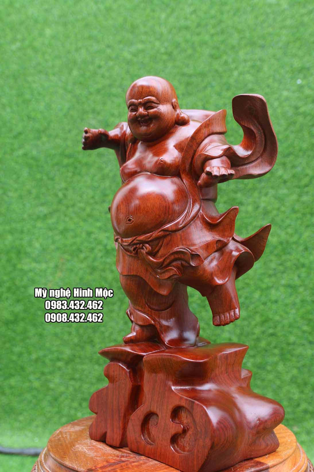 Tượng Phật Di Lặc cầm ngọc bằng gỗ hương