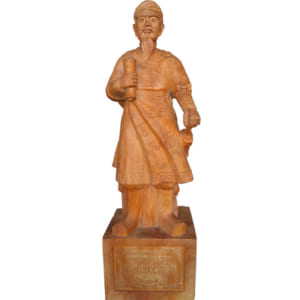tượng Trần Quốc Tuấn bằng gỗ Ngọc Am