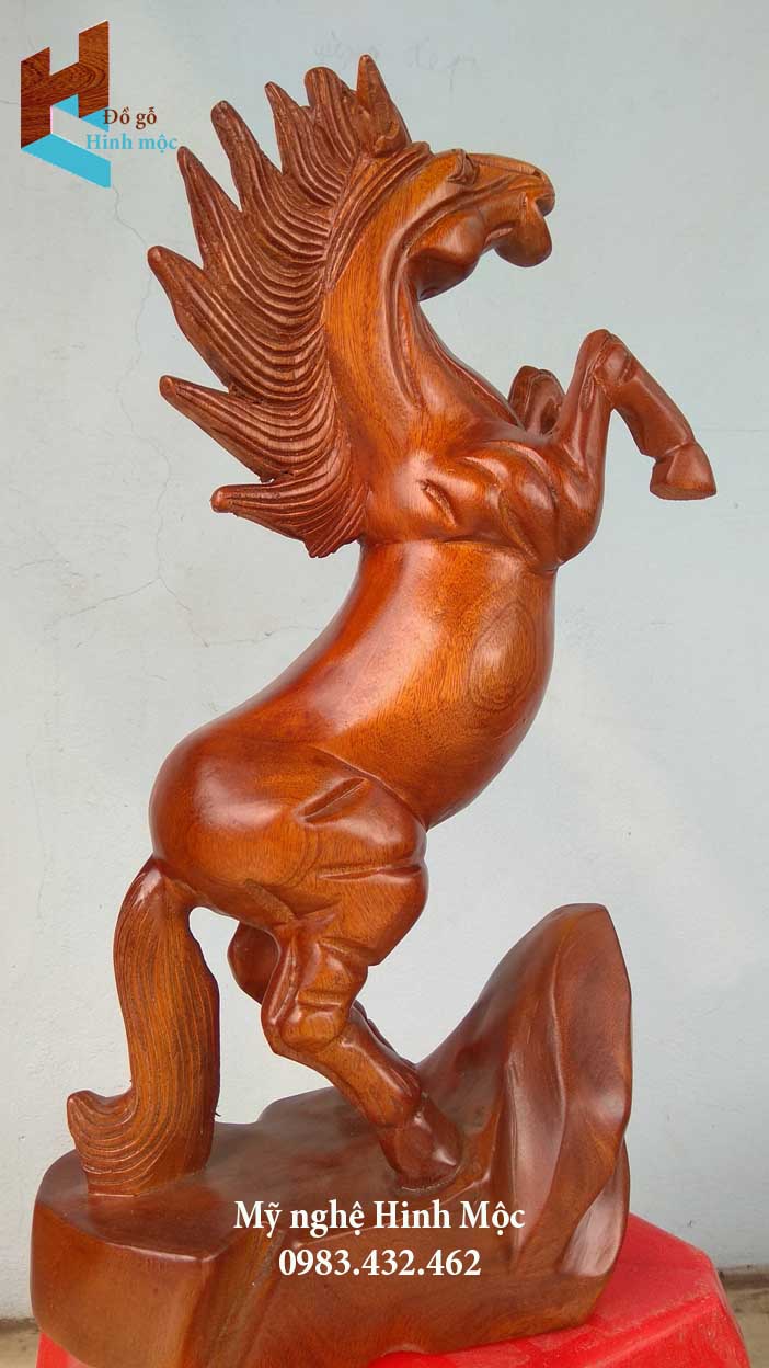 Tượng ngựa phong thủy bằng gỗ giá rẻ