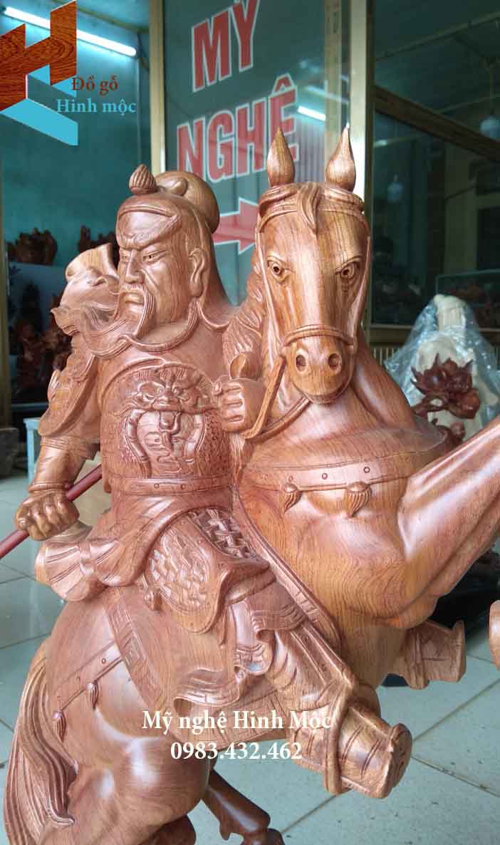 Tượng Quan Công cưỡi ngựa bằng gỗ hương