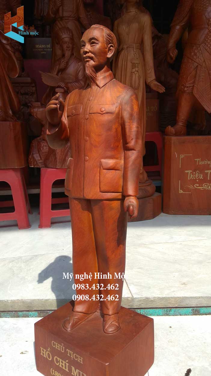 Tượng chân dung Hồ Chí Minh