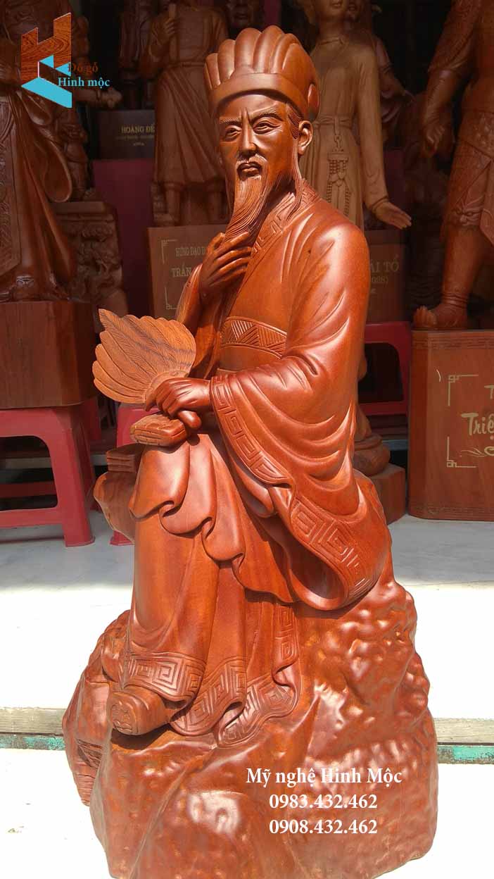 Tượng gỗ Khổng Minh ngồi cầm quạt