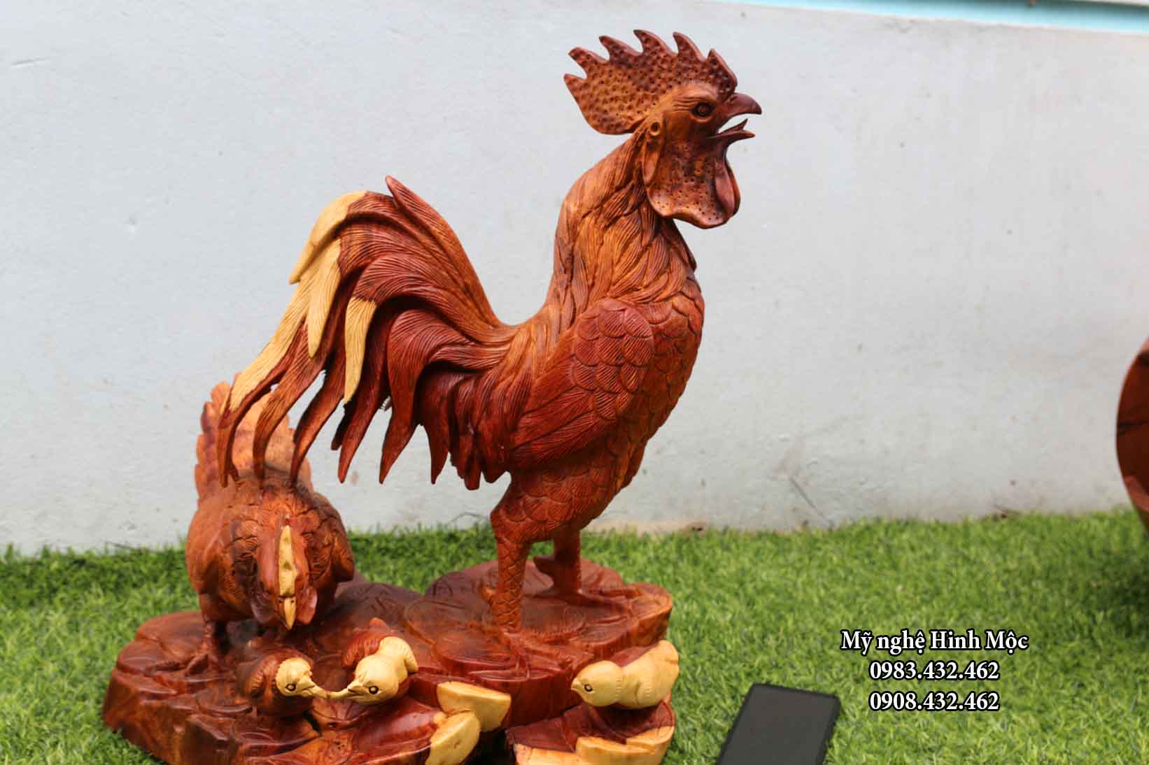 Tượng gia đình gà: Đây là một tác phẩm nghệ thuật đặc biệt, tượng trưng cho tình gia đình trong các gia đình gà. Bức tượng chắc chắn sẽ khiến bạn thích thú và muốn đặt nó trong ngôi nhà của mình.