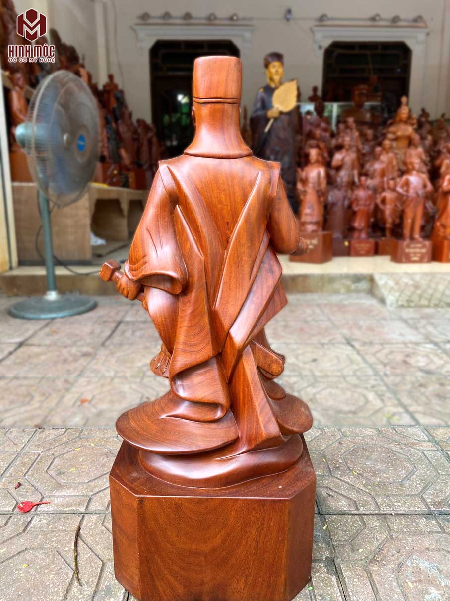 tượng gỗ lý thường kiệt