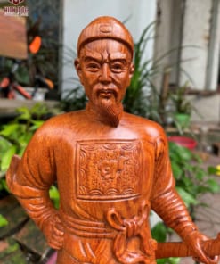 Tượng Trần Quốc Tuấn gỗ hương